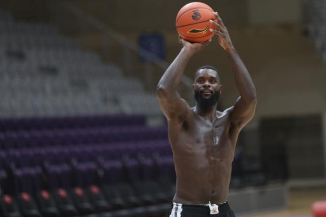 开云体育下载入口-史蒂芬森将进行个人试训 篮网雄鹿等队将现场考察