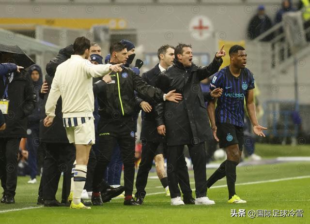 开云体育下载官网-国米启动新闻沉默的三原因：队副赛后激愤引风险 巨头想让镜头说话