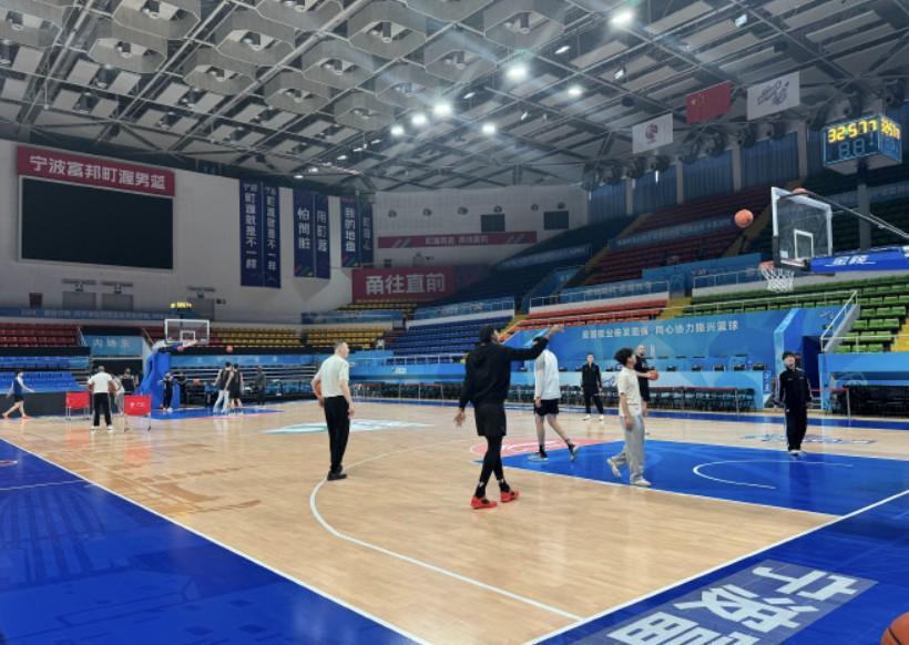 开云体育下载APP-记者：洛夫顿、王哲林留在上海治疗，将缺席客战宁波的比赛